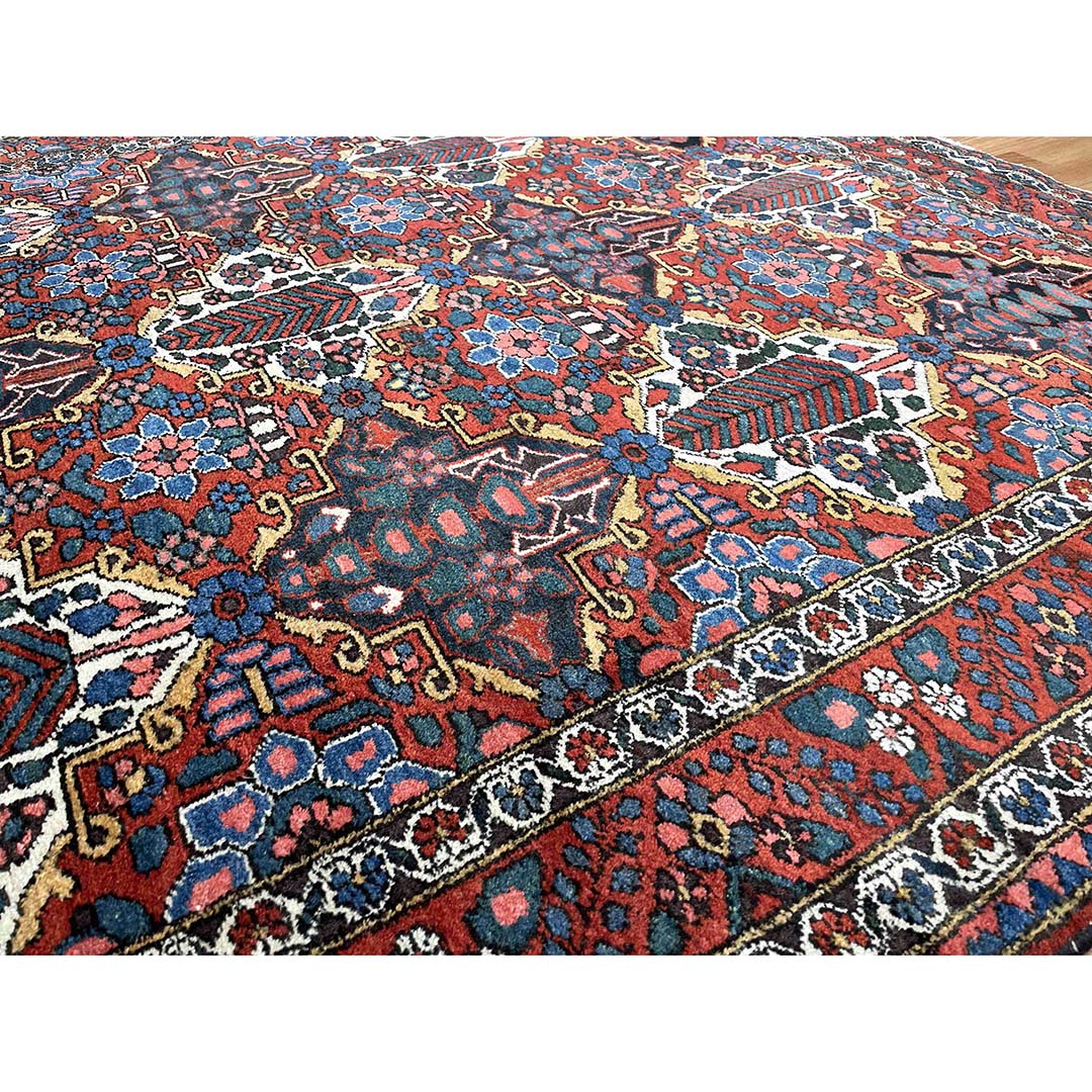 Beautiful Bakhtiari - 1920s Antique Persian Rug - Tribal Carpet - 5' x 6'4" ft.