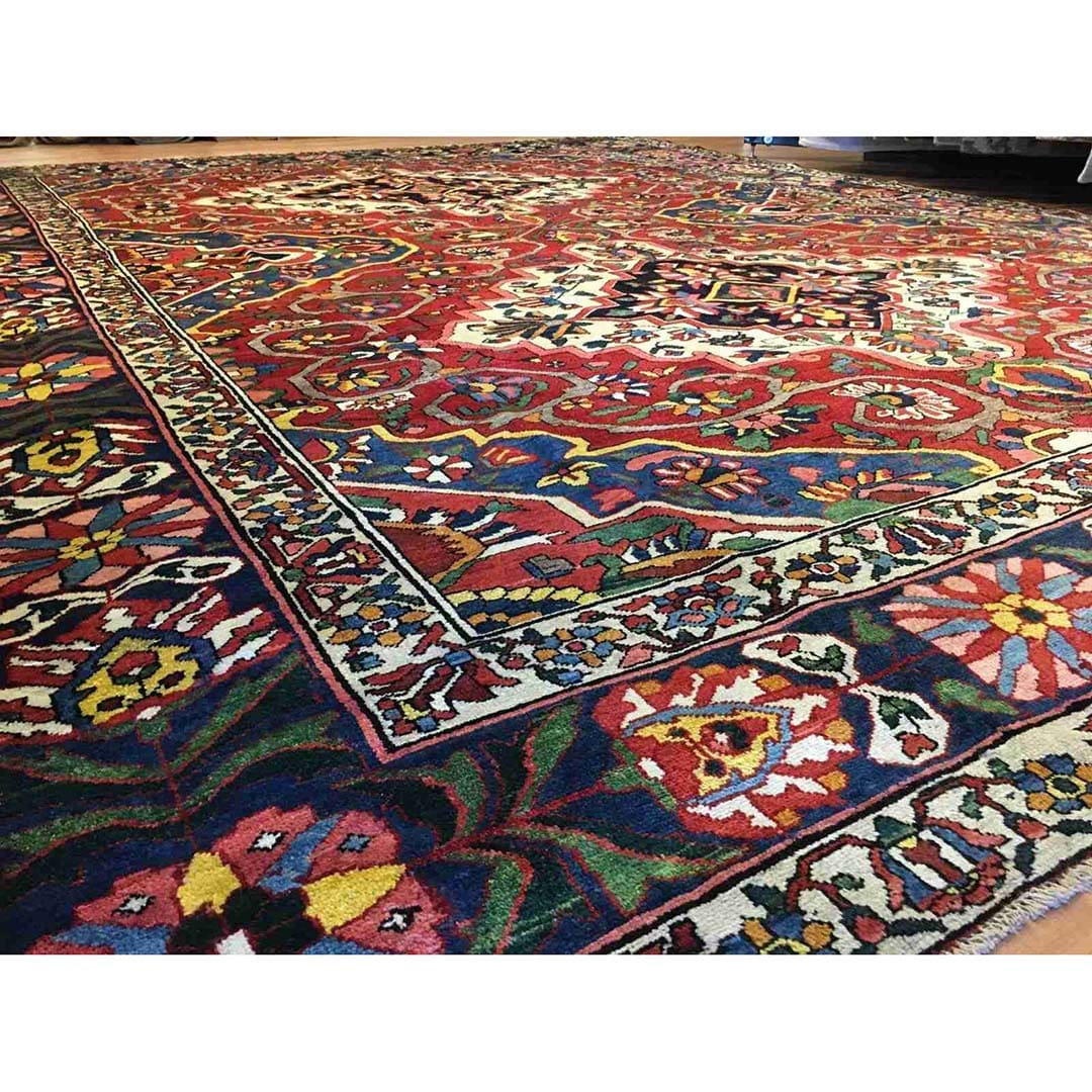 Beautiful Bakhtiari - 1920s Antique Persian Rug - Tribal Carpet - 10'7" x 13'1" ft