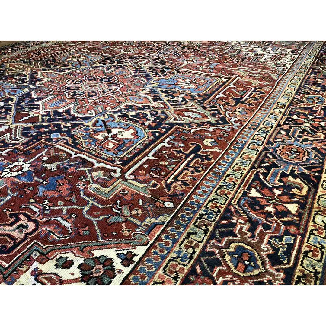 Beautiful Bakhtiari - 1940s Antique Persian Rug - Tribal Carpet - 5' x 9'6" ft