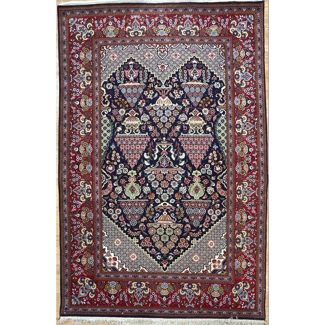 Fantastic Floral - 1940s Traditional Oriental Rug - Handmade Carpet - 4'7'' x 7' ft.