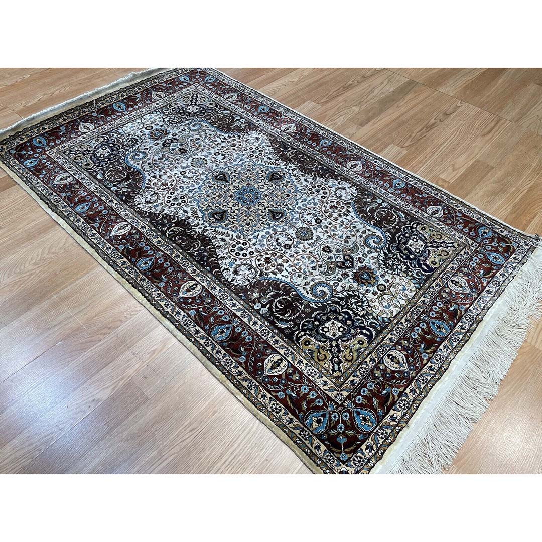 Captivating Chinese Floral Oriental Rug Soft Silk Carpet